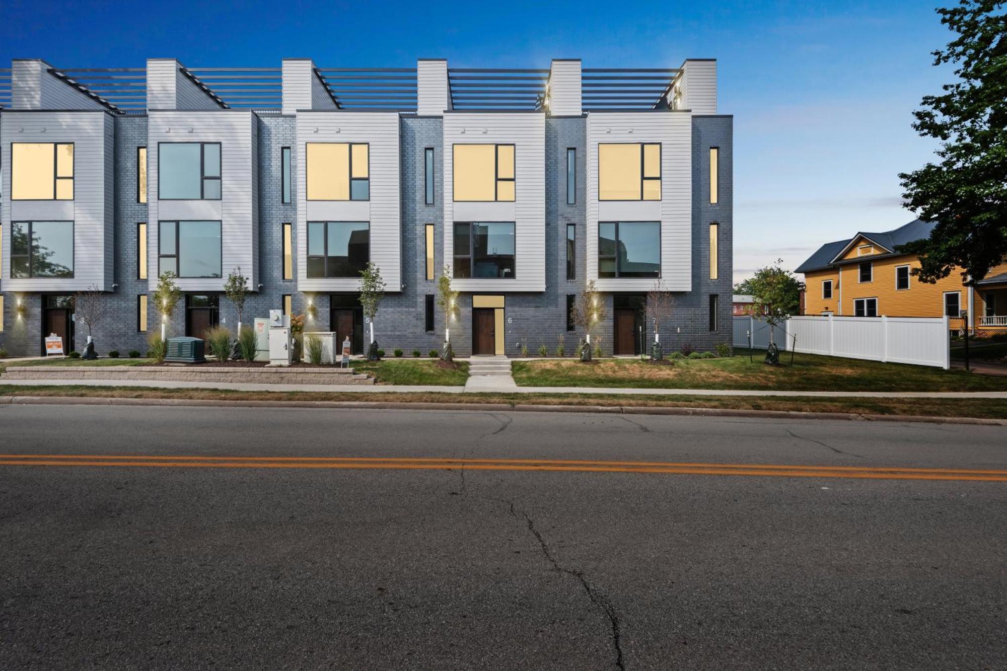 New Modern Townhome With Rooftop Patio Townhouse Iowa City Exterior photo